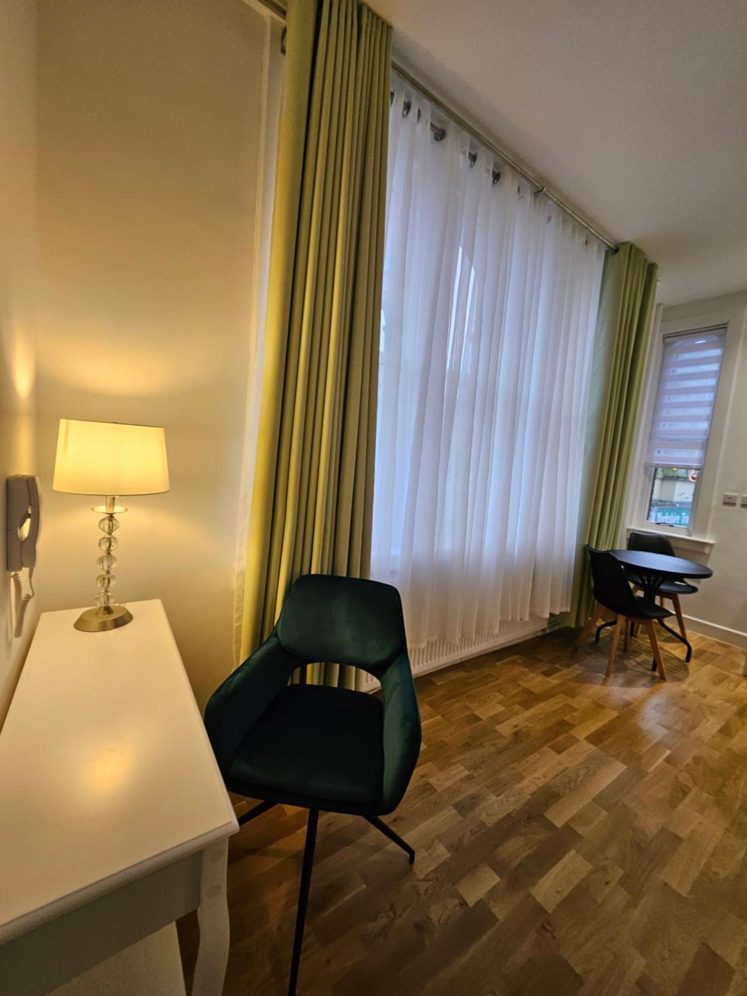Central Chambers Suites - Suite 1 Leek Buitenkant foto