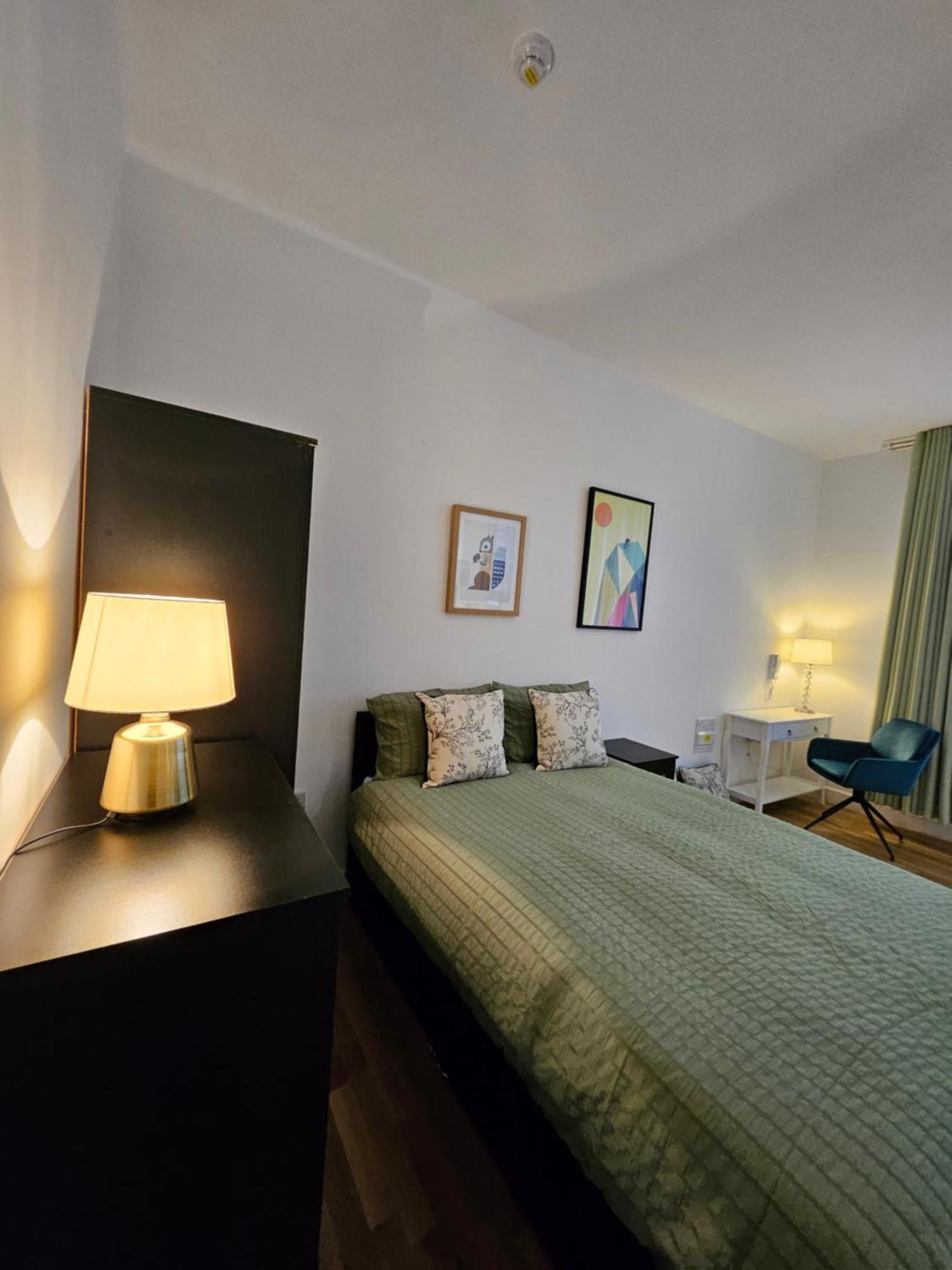 Central Chambers Suites - Suite 1 Leek Buitenkant foto